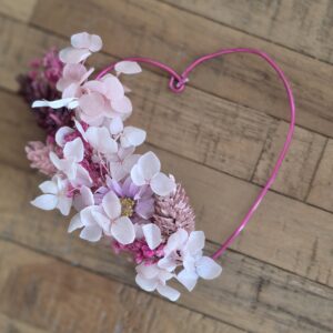 Cœur fleuri rose – Fleurs séchées et stabilisées